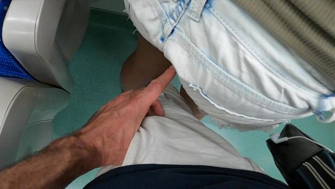 Незнакомка Тайком Дрочила Свою Пизду Прямо В Общественном Поезде