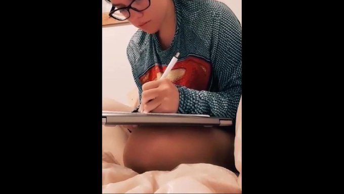 Тёлочка (18+) Испытывает Свой Первый Анальный Опыт С Большим Членом