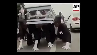 Она Что Оп...