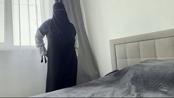 Арабская Подруга Ласкает Себя И Хочет, Чтобы Ты Дрочил На Неё