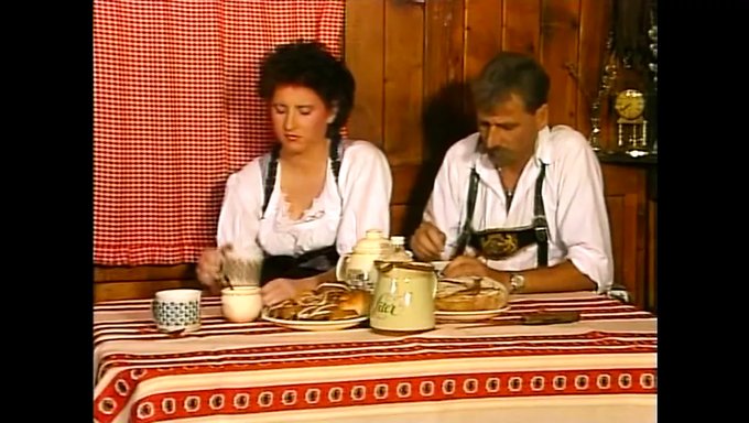 Немецкий Волосатый Винтаж: Ретро-Камшот Хайди